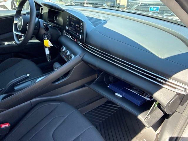 Used 2026 Hyundai Elantra SE FWD image 26