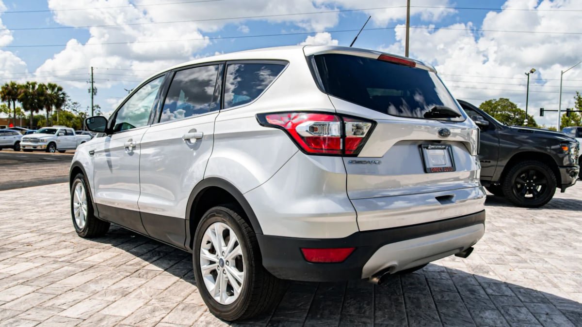 Used 2017 Ford Escape SE FWD image 16