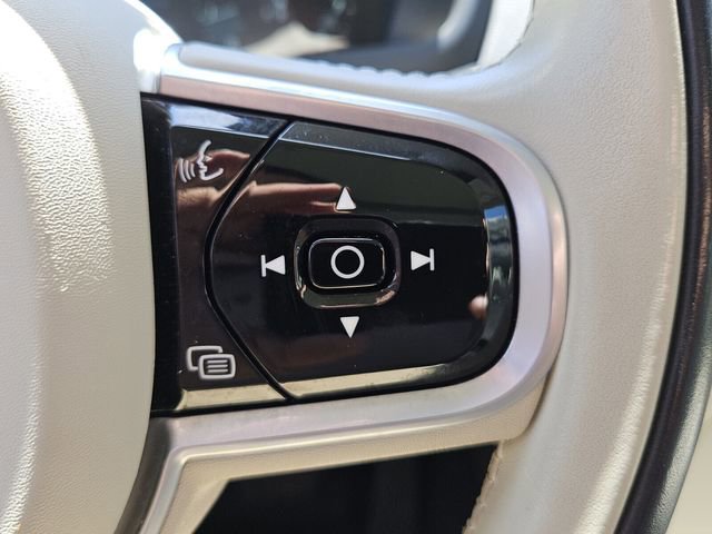 Used 2022 Volvo XC90 T5 Momentum w/ Climate Package FWD image 13