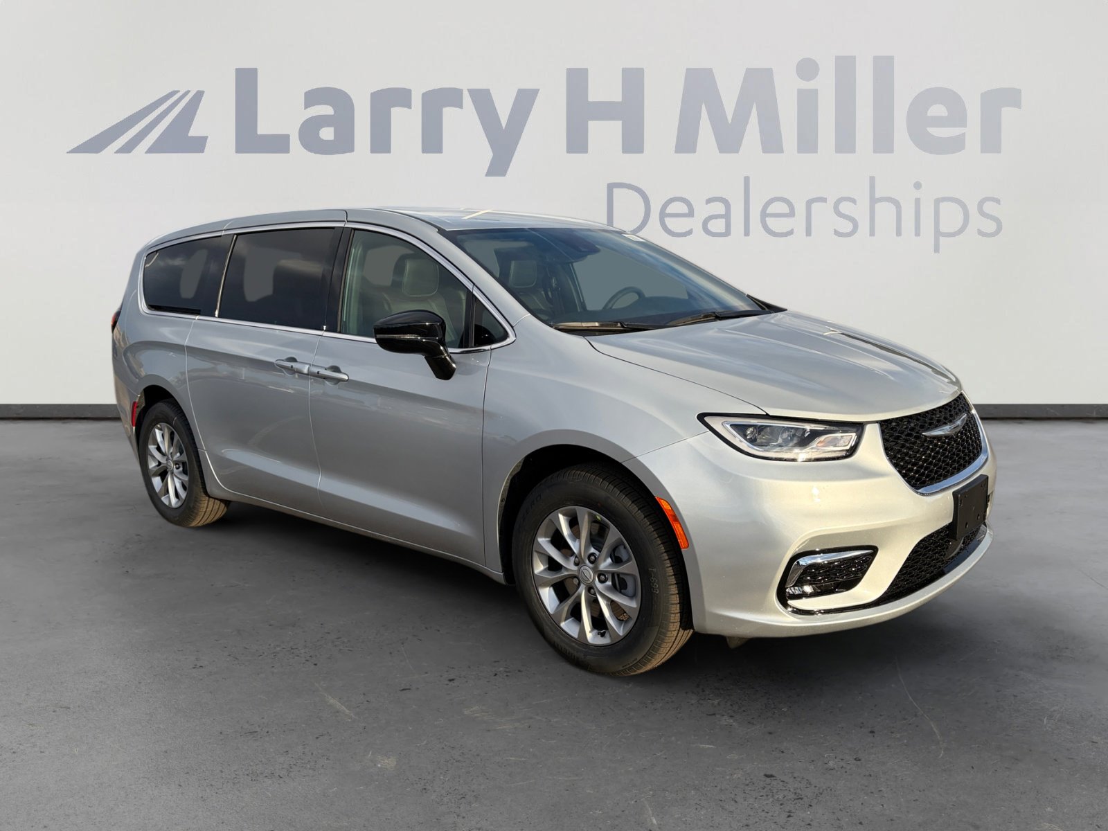 New 2026 Chrysler Pacifica Select AWD/4WD image 8