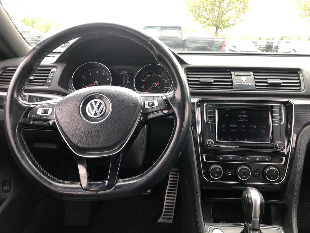 Used 2018 Volkswagen Passat 3.6 FWD image 29