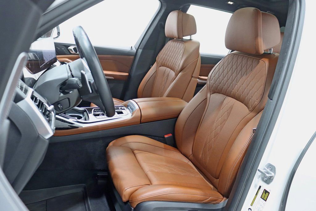 Used 2024 BMW X7 M60i w/ Executive Package image 29