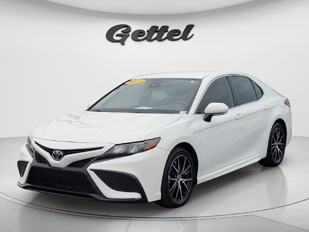 Used 2024 Toyota Camry SE w/ Convenience Package