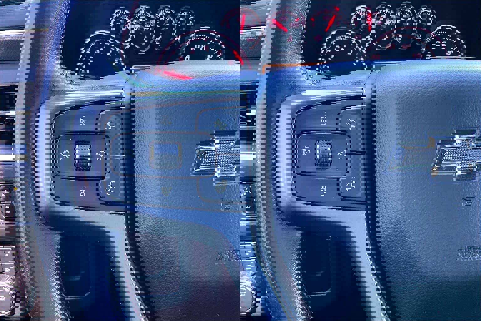 Used 2021 Chevrolet Suburban RST w/ Luxury Package image 22