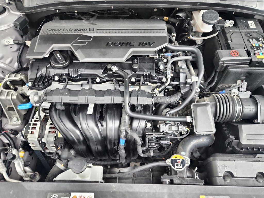 Used 2025 Hyundai Elantra Limited FWD image 38