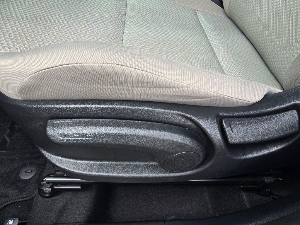 Used 2025 Kia Soul LX w/ LX Technology Package FWD image 16