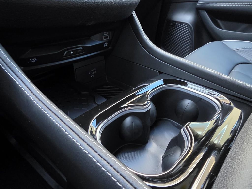 New 2026 Chrysler Pacifica Limited w/ Uconnect Theater Family Group image 36