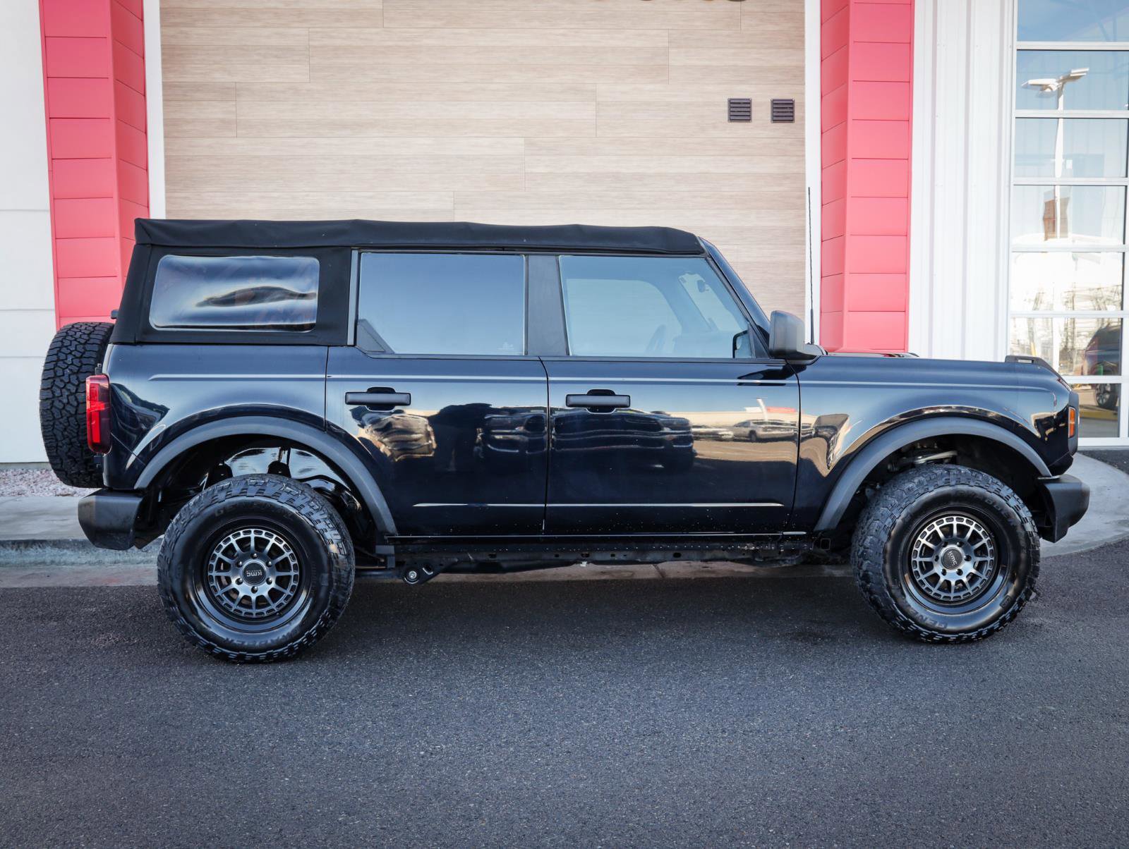 Used 2021 Ford Bronco 4-Door image 2