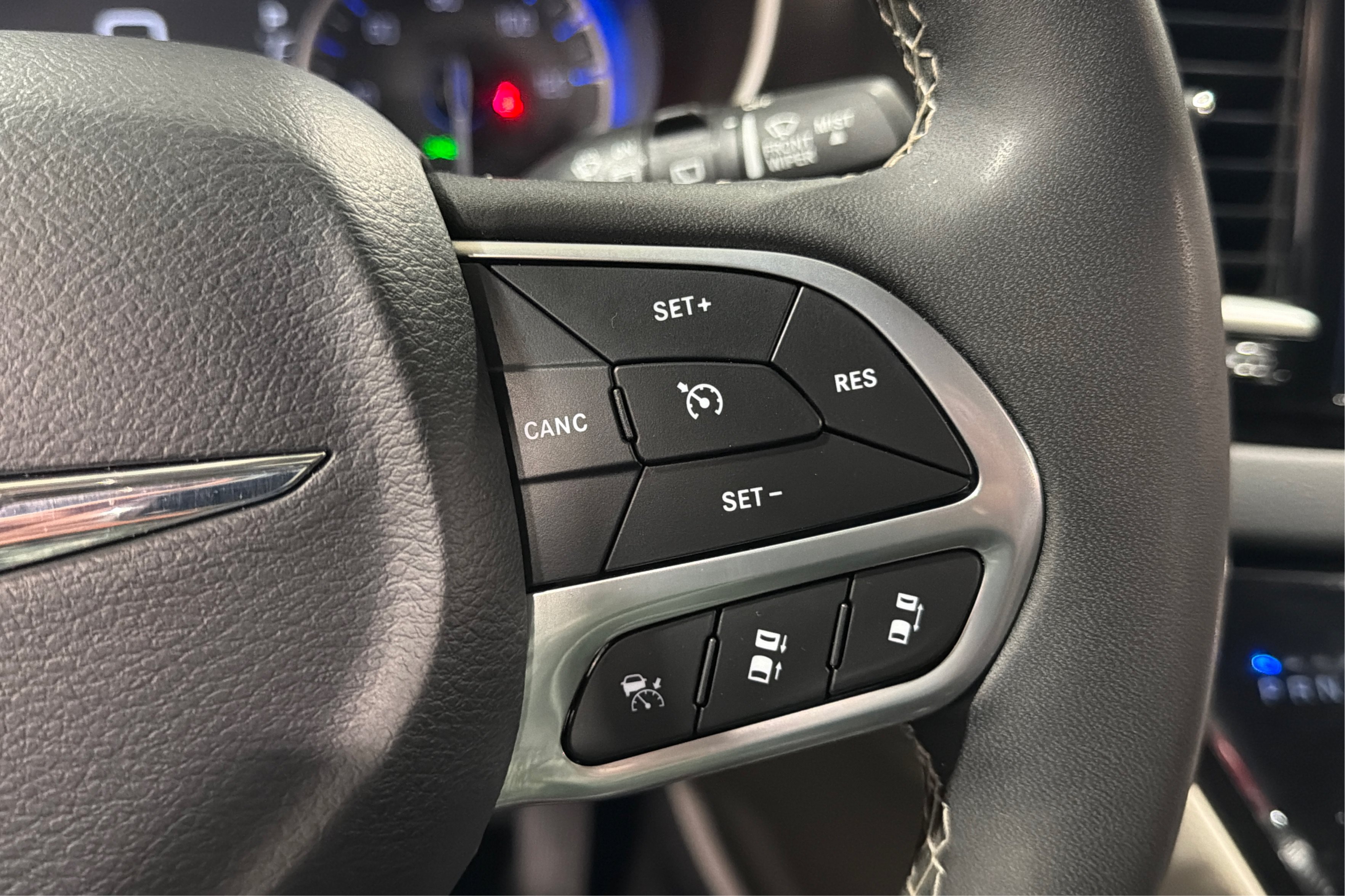 Used 2024 Chrysler Pacifica Touring-L FWD image 25