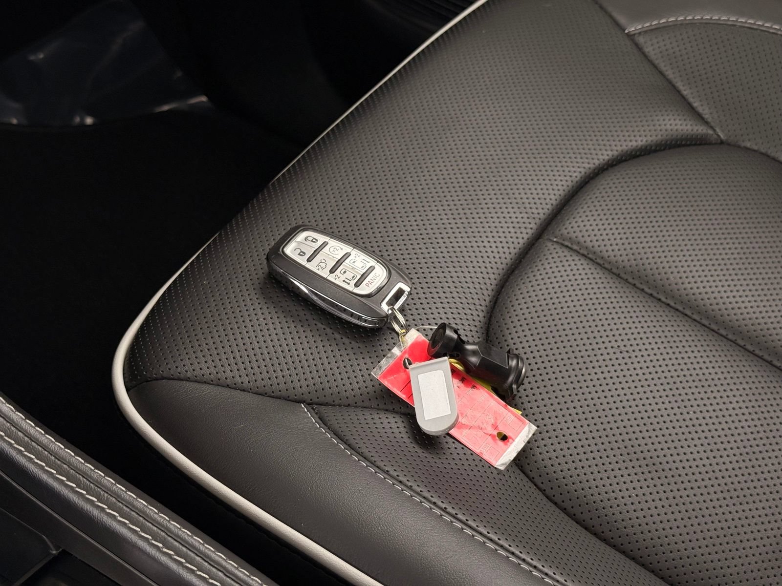Used 2026 Chrysler Pacifica Limited FWD image 42