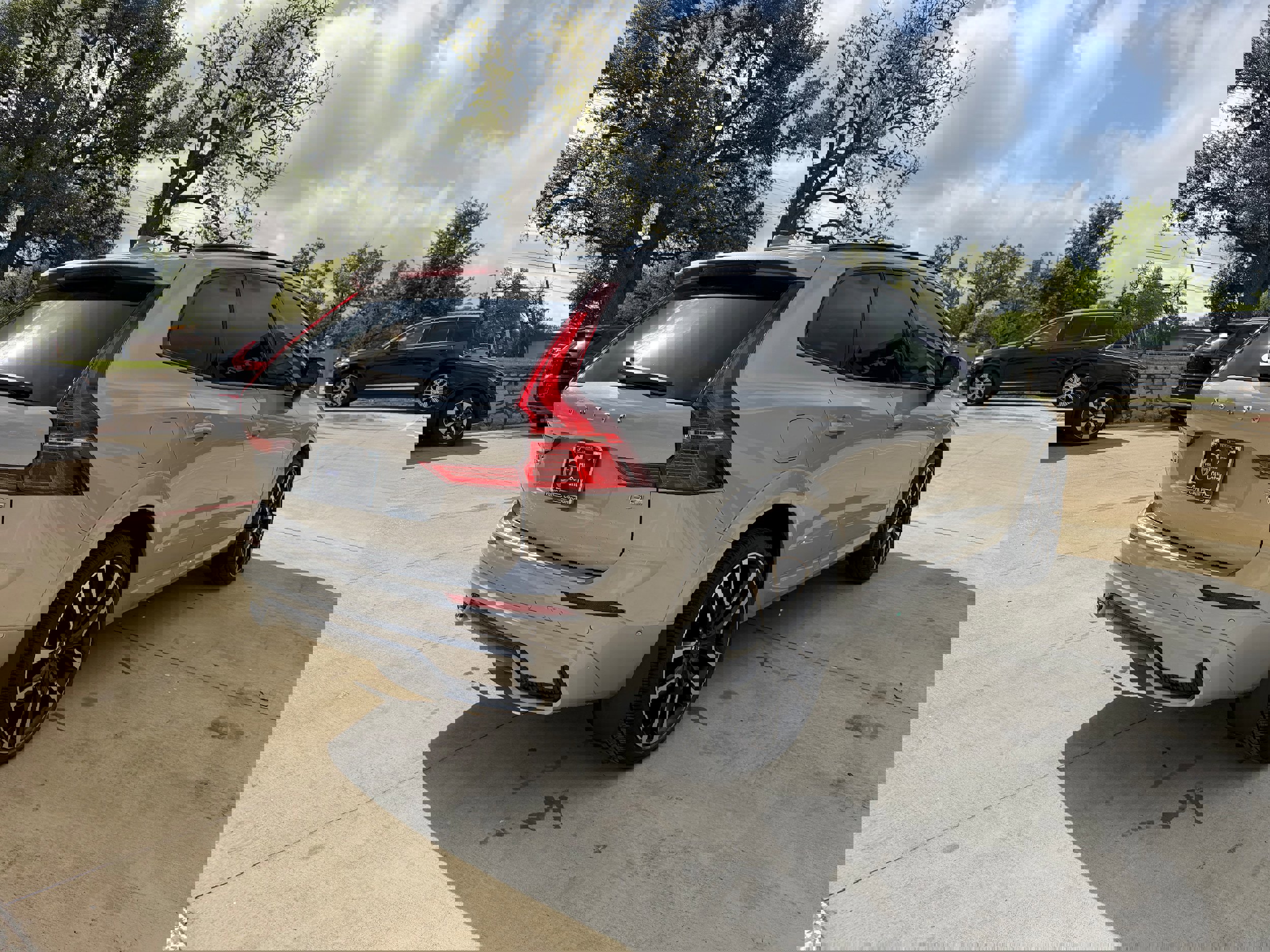 Certified 2025 Volvo XC60 T8 Ultra w/ Protection Package Premier image 6