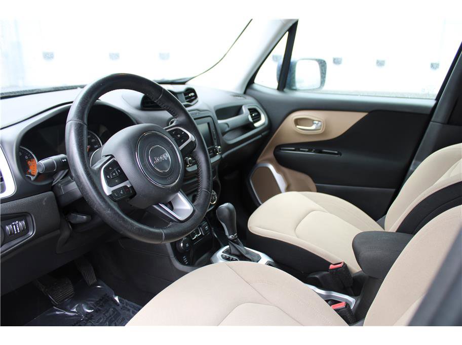 Used 2017 Jeep Renegade Latitude image 9