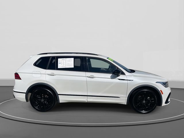 Used 2022 Volkswagen Tiguan SE R-Line image 3