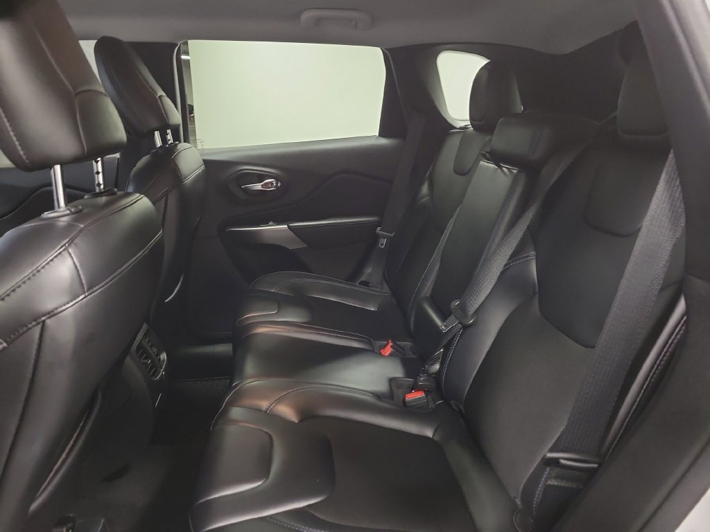 Used 2020 Jeep Cherokee Latitude Plus w/ Cold Weather Group FWD image 29