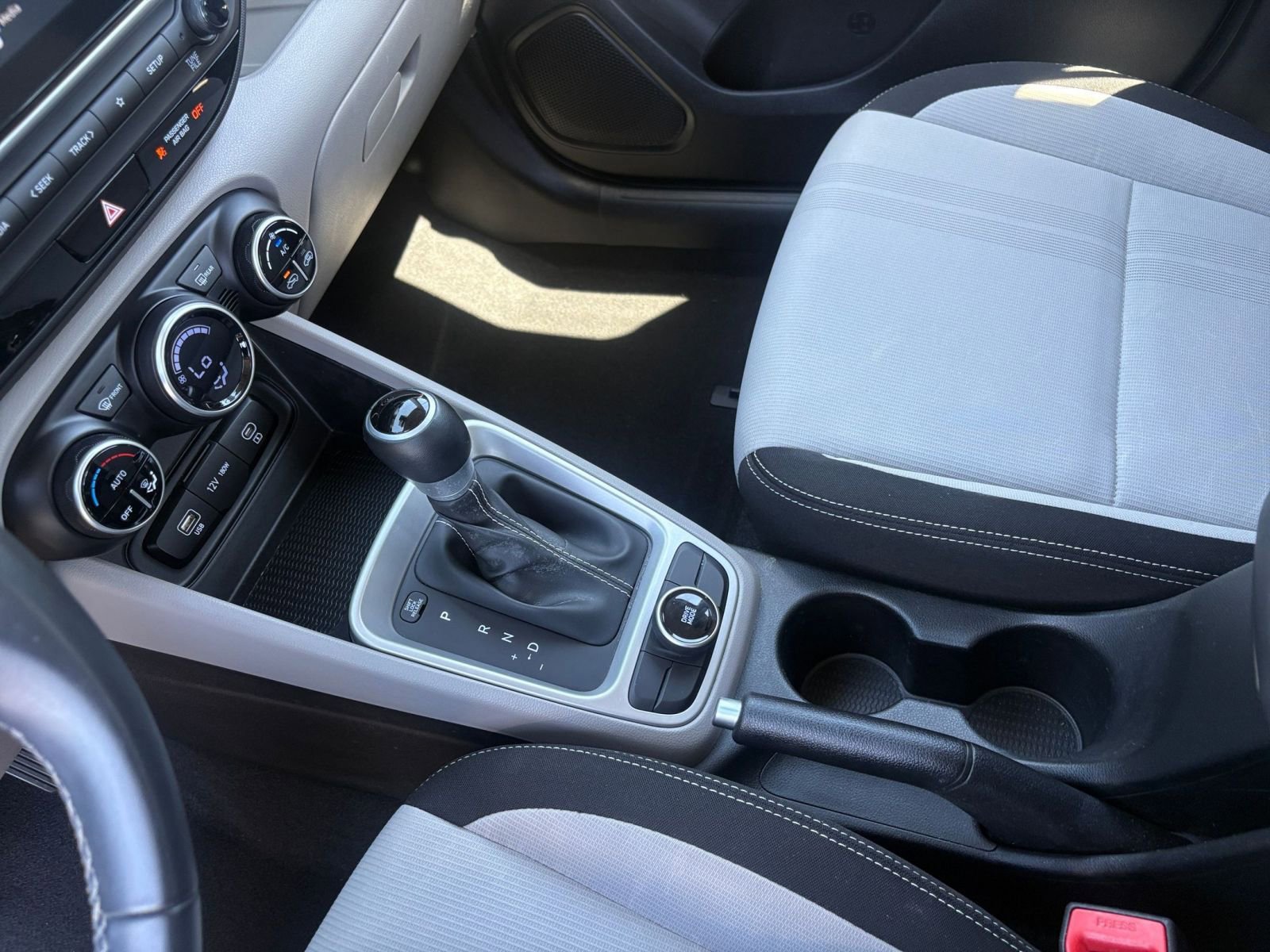 Used 2025 Hyundai Venue SEL FWD image 42