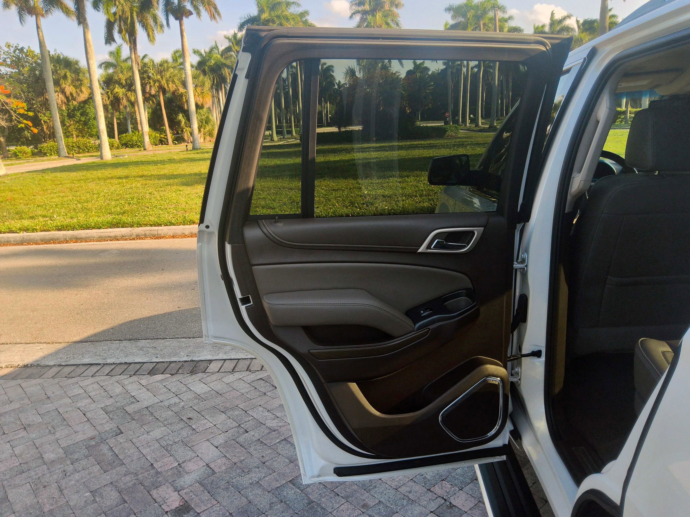 Used 2018 GMC Yukon Denali w/ Enhanced Security Package AWD/4WD image 28
