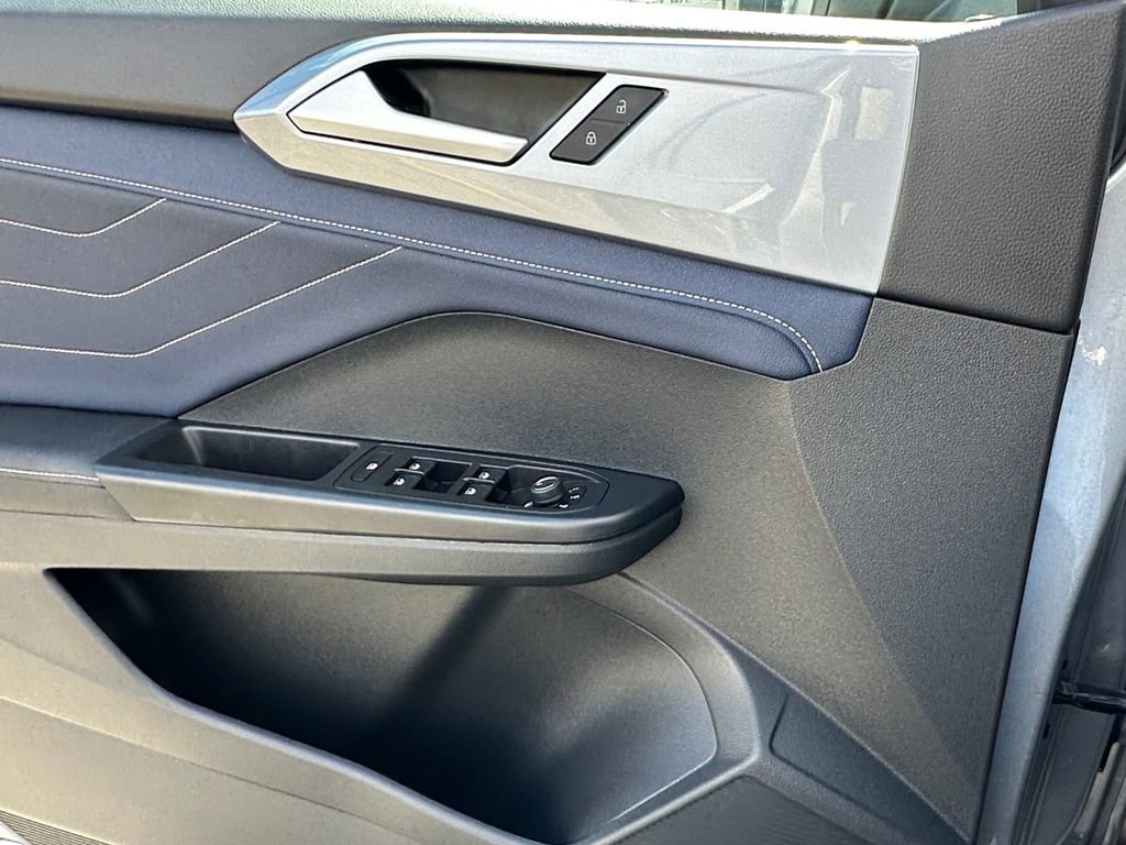 Used 2025 Volkswagen Taos SEL w/ Black Wheel Plus Package AWD/4WD image 11