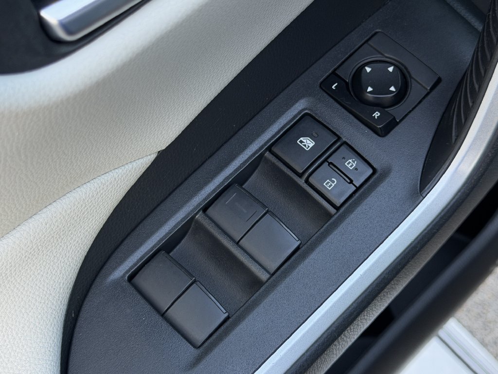 Used 2019 Toyota RAV4 XLE w/ Convenience Package FWD image 23
