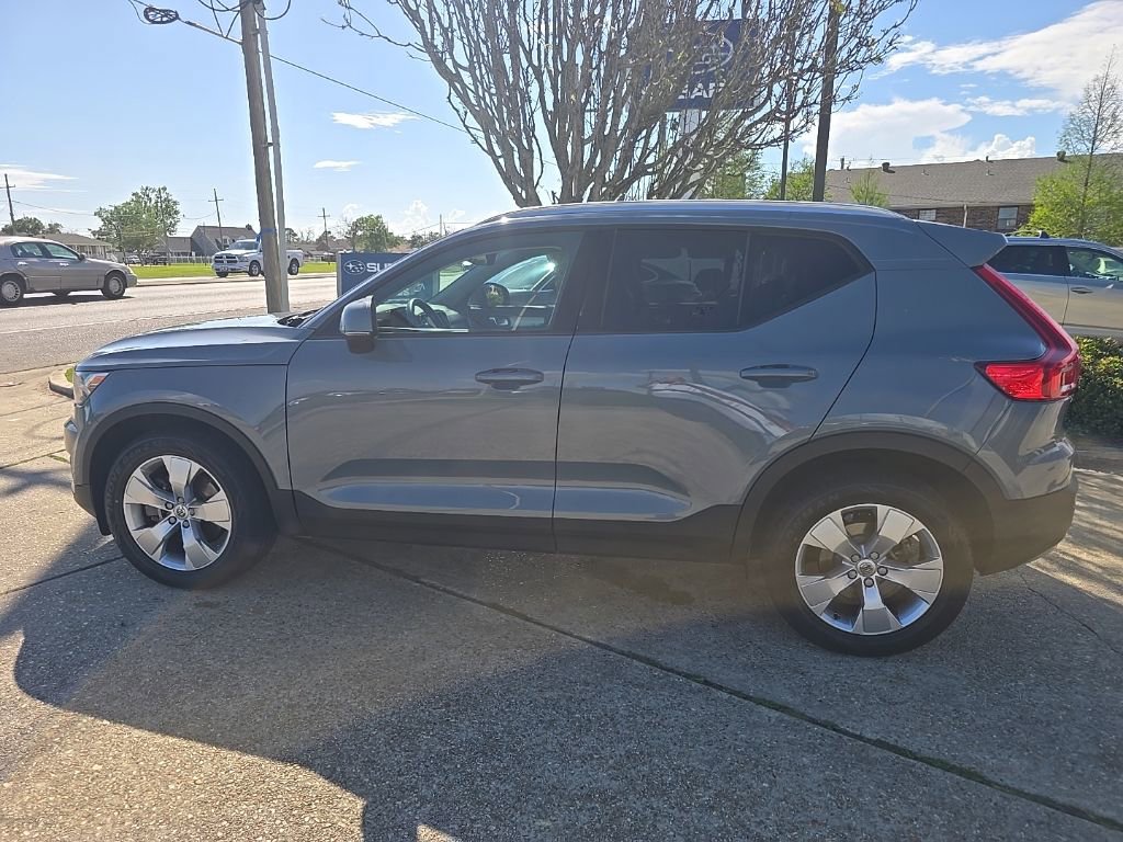 Used 2021 Volvo XC40 T5 Momentum image 8