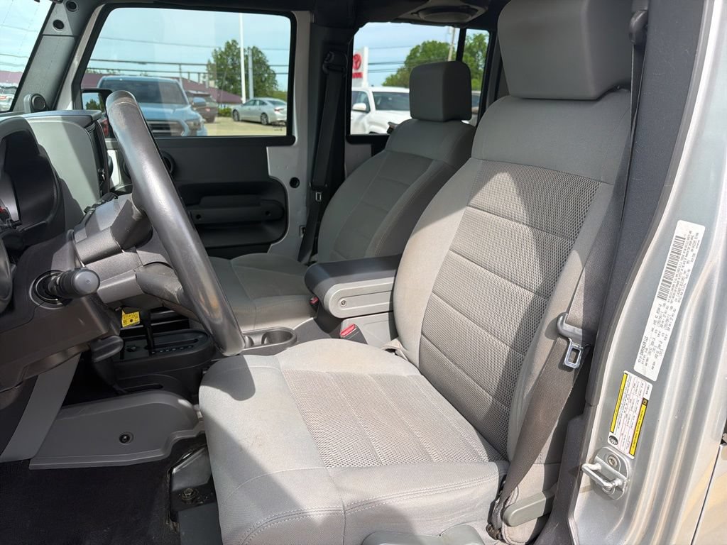 Used 2008 Jeep Wrangler Unlimited Rubicon w/ PWR Convenience Group AWD/4WD image 9