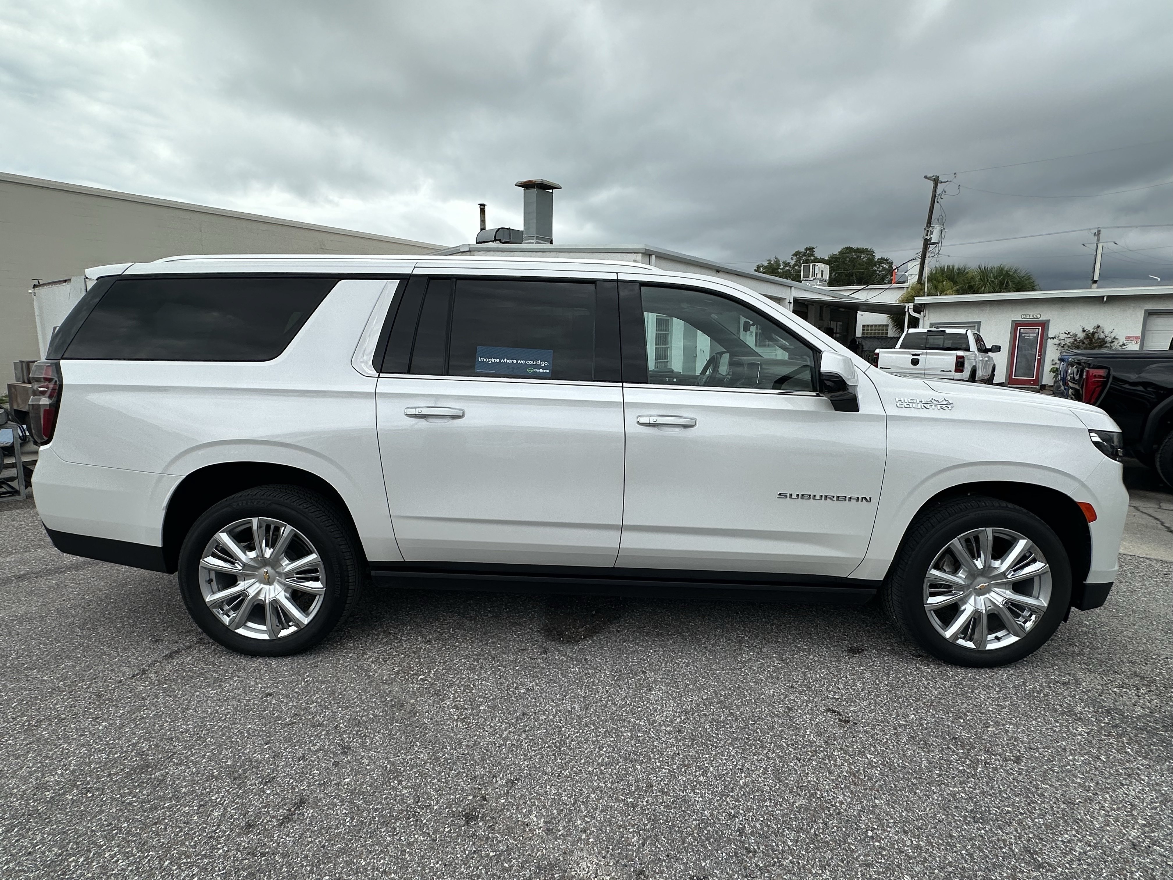Certified 2023 Chevrolet Suburban High Country w/ Premium Package 2 AWD/4WD image 3