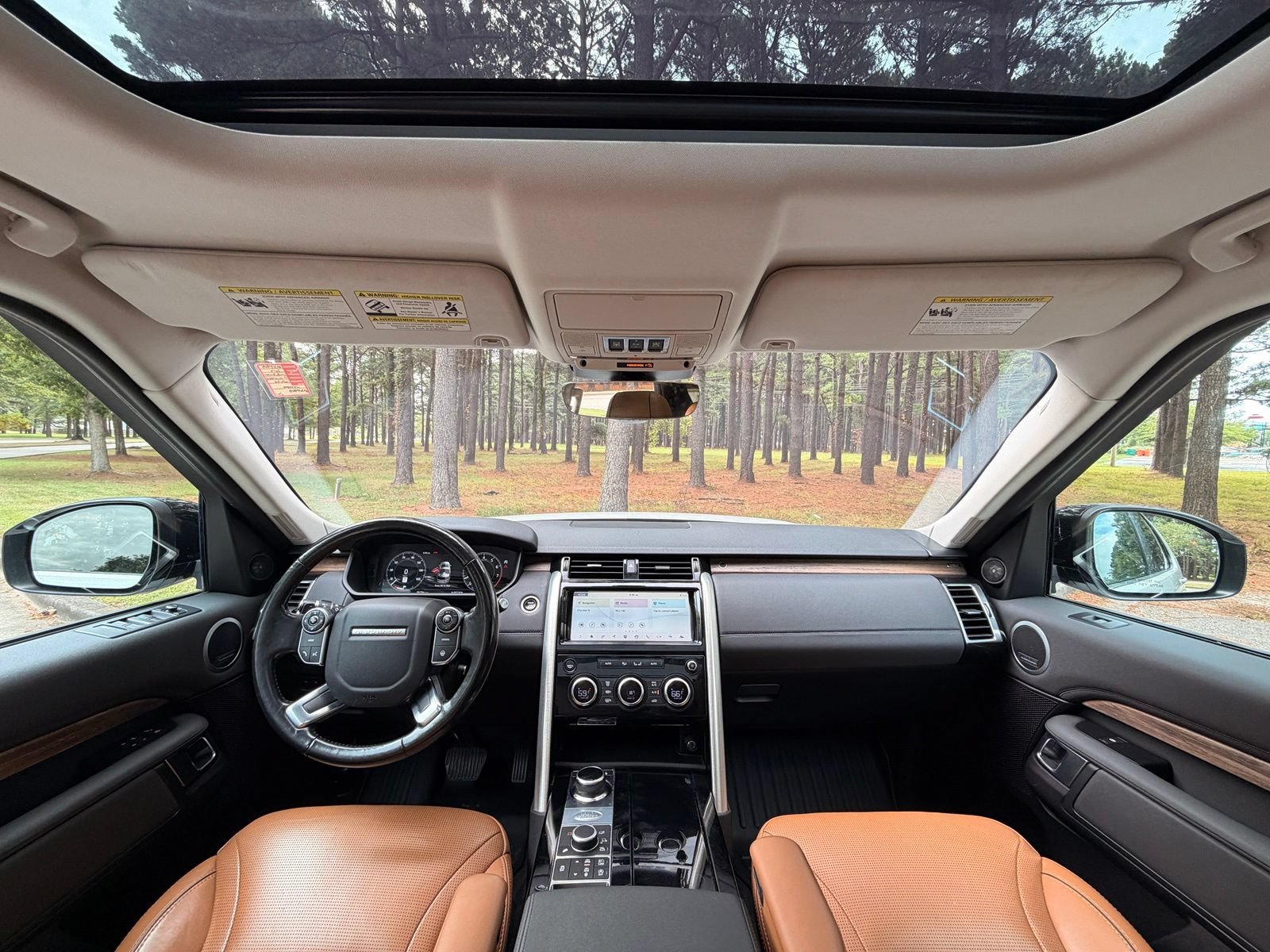 Used 2018 Land Rover Discovery HSE AWD/4WD image 2