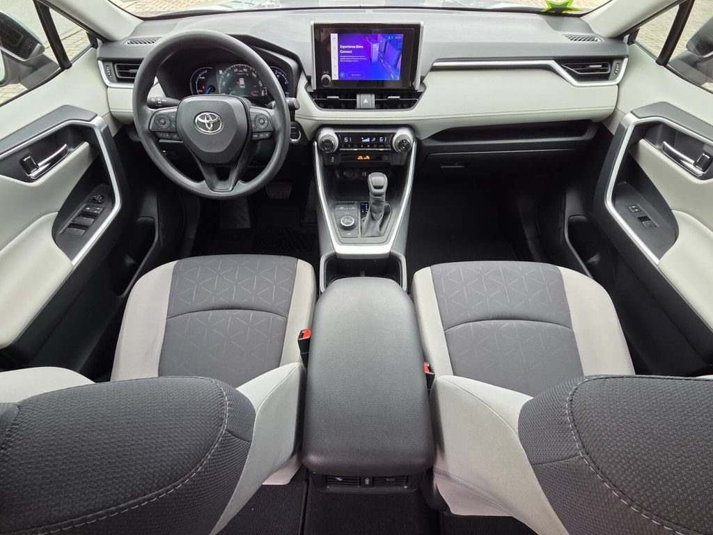Certified 2025 Toyota RAV4 XLE AWD/4WD image 4
