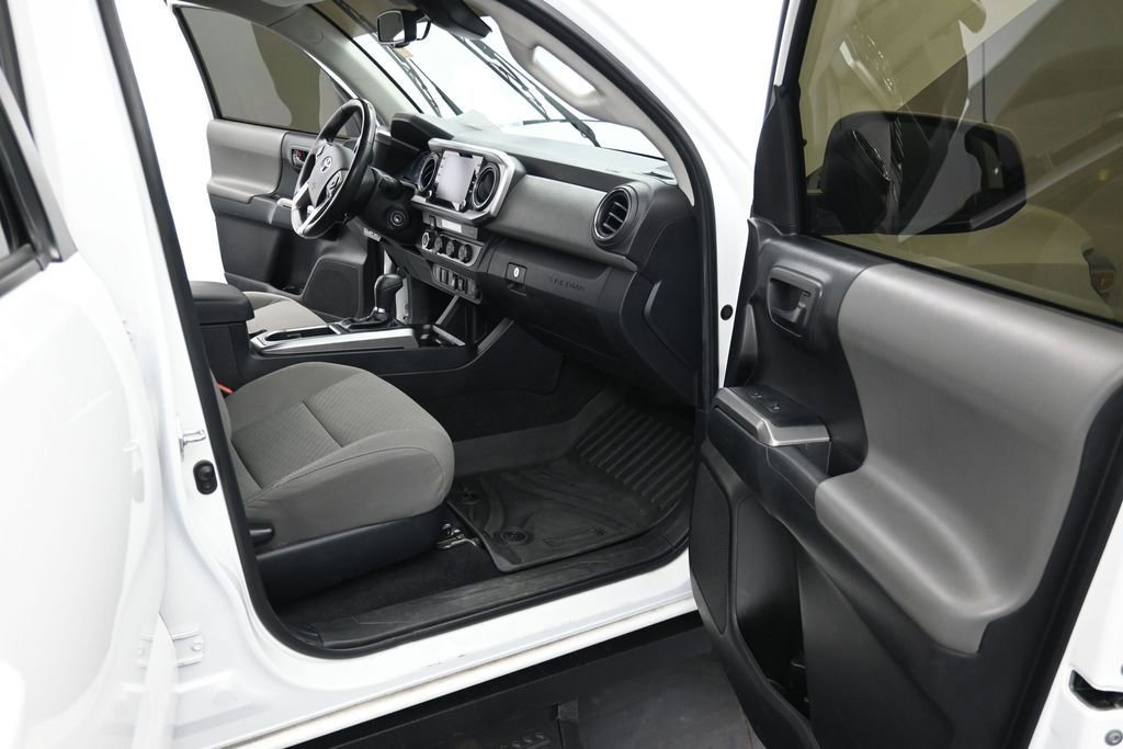 Used 2022 Toyota Tacoma SR5 AWD/4WD image 12