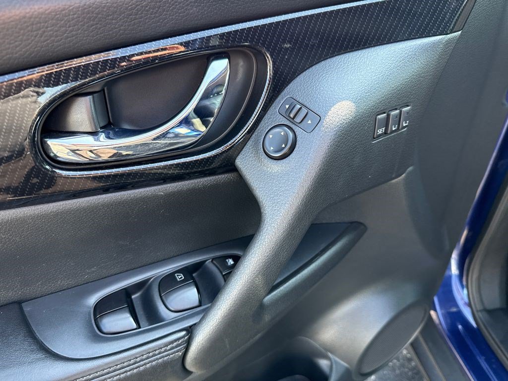 Used 2019 Nissan Rogue SL FWD image 17