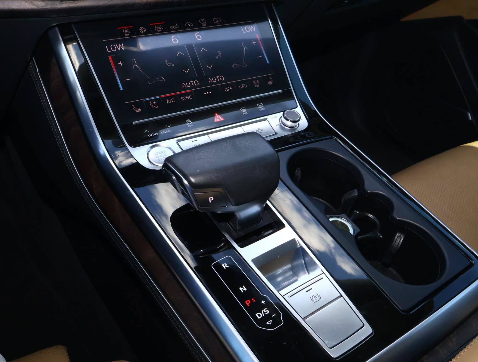 Used 2019 Audi Q8 Prestige w/ Luxury Package AWD/4WD image 23