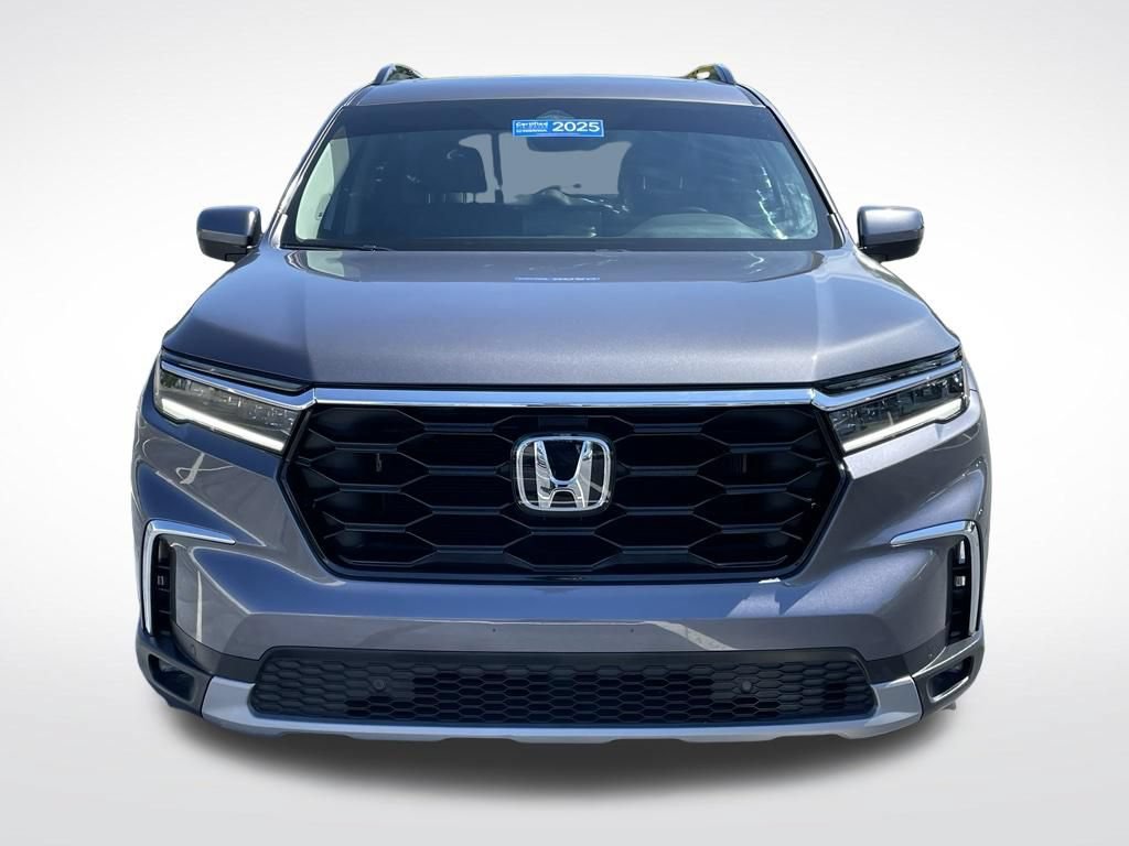 Certified 2025 Honda Pilot Touring image 9