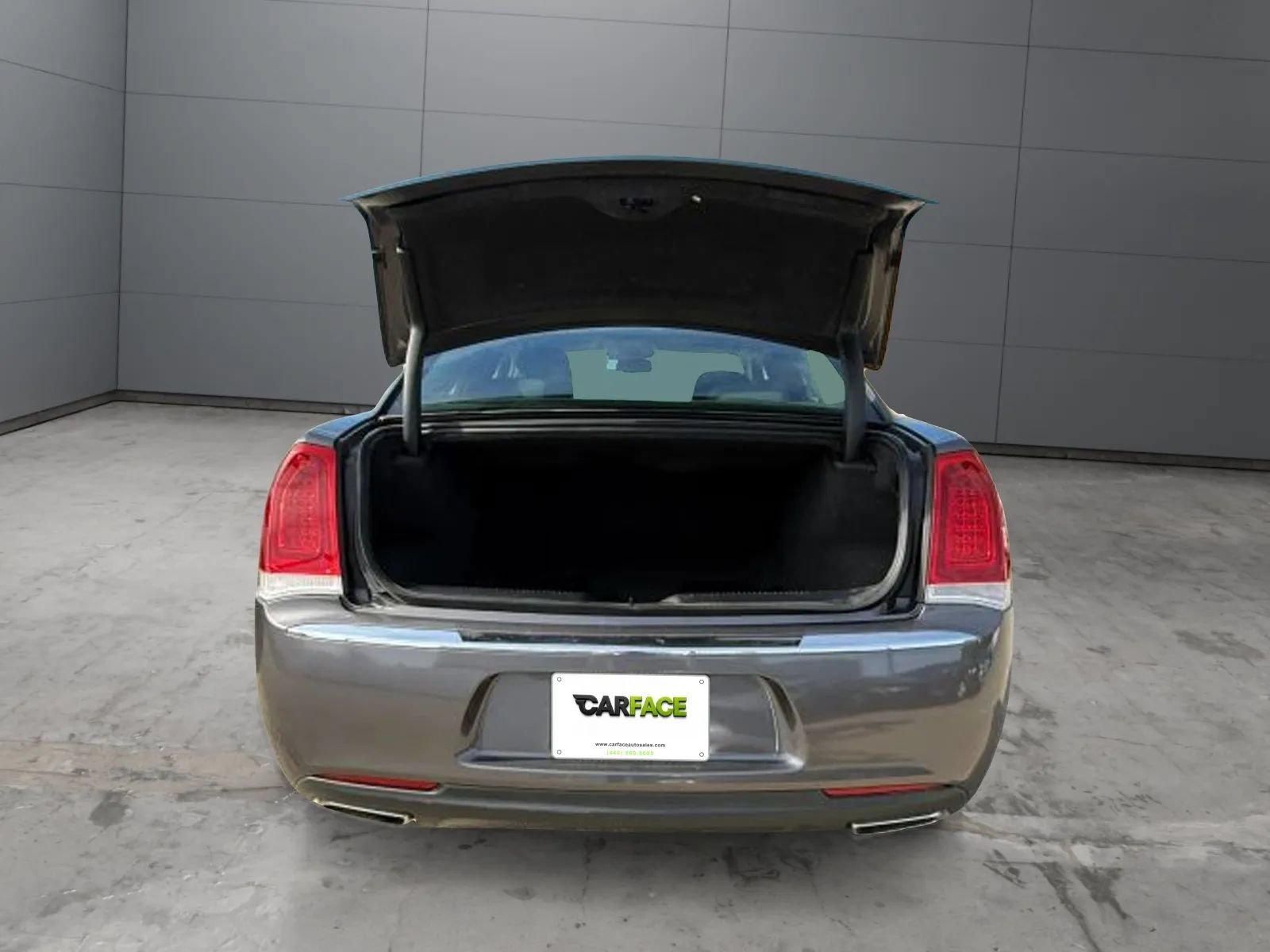 Used 2019 Chrysler 300 Touring RWD image 5