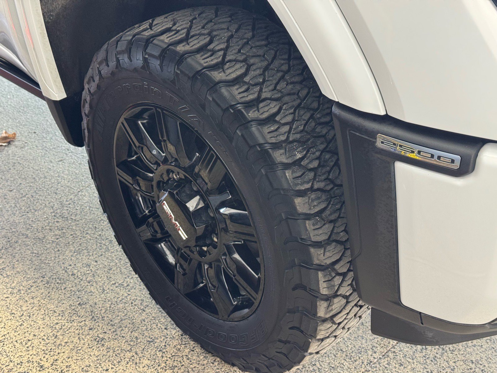 Used 2024 GMC Sierra 2500 AT4 w/ AT4 Premium Plus Package image 4