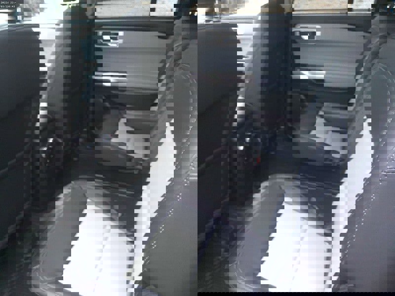 Used 2022 Ford Explorer XLT w/ Equipment Group 202A image 18