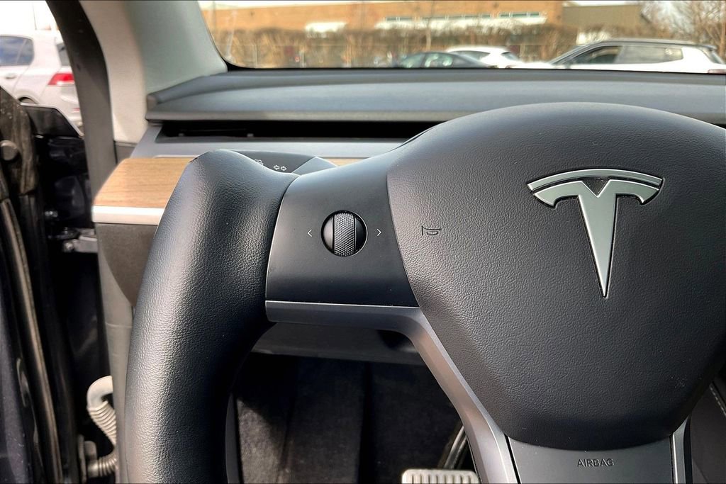 Used 2021 Tesla Model Y Long Range image 11