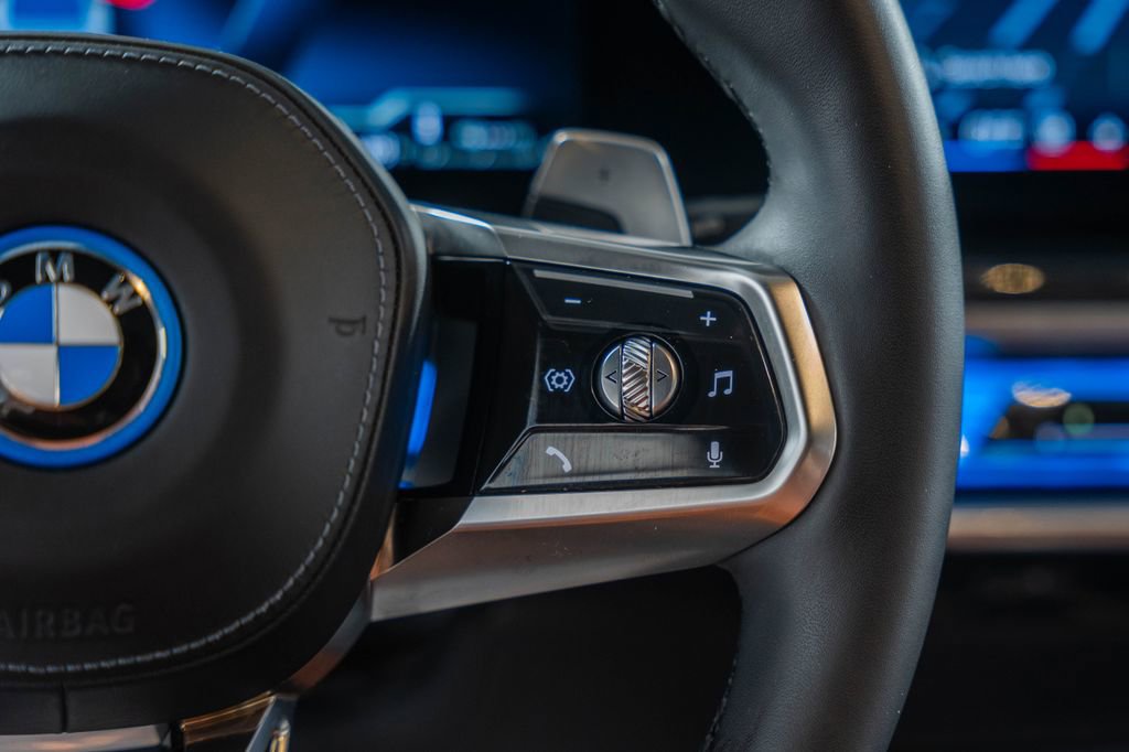 Used 2025 BMW 750e xDrive image 29