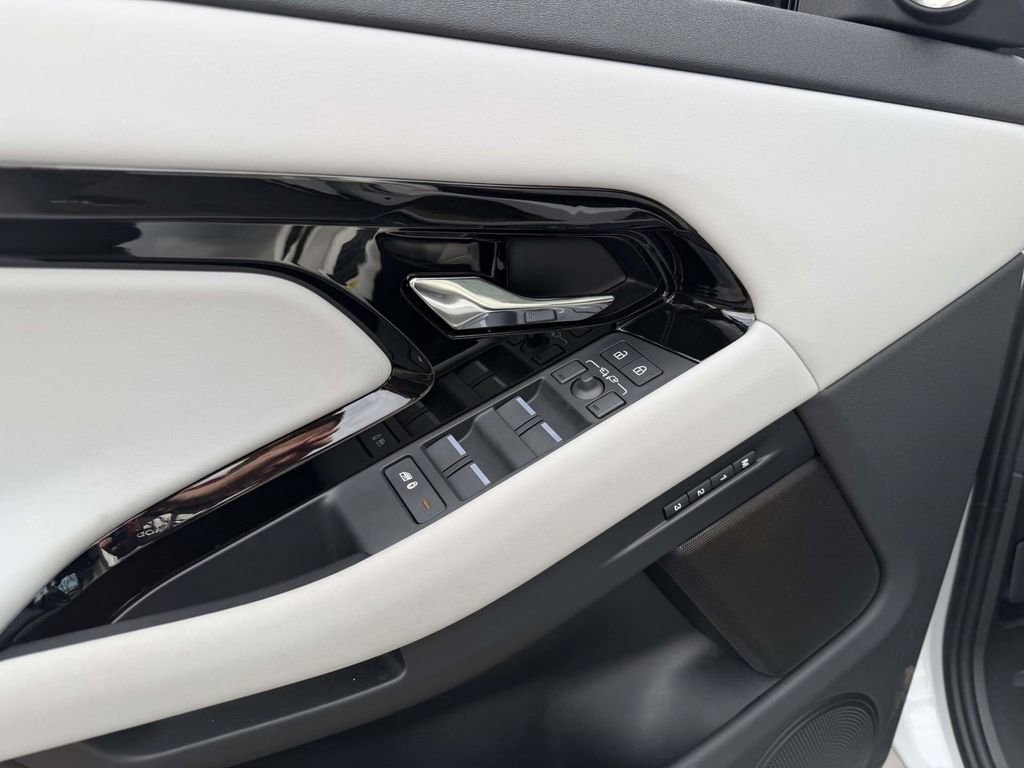 Used 2026 Land Rover Range Rover Evoque S image 21
