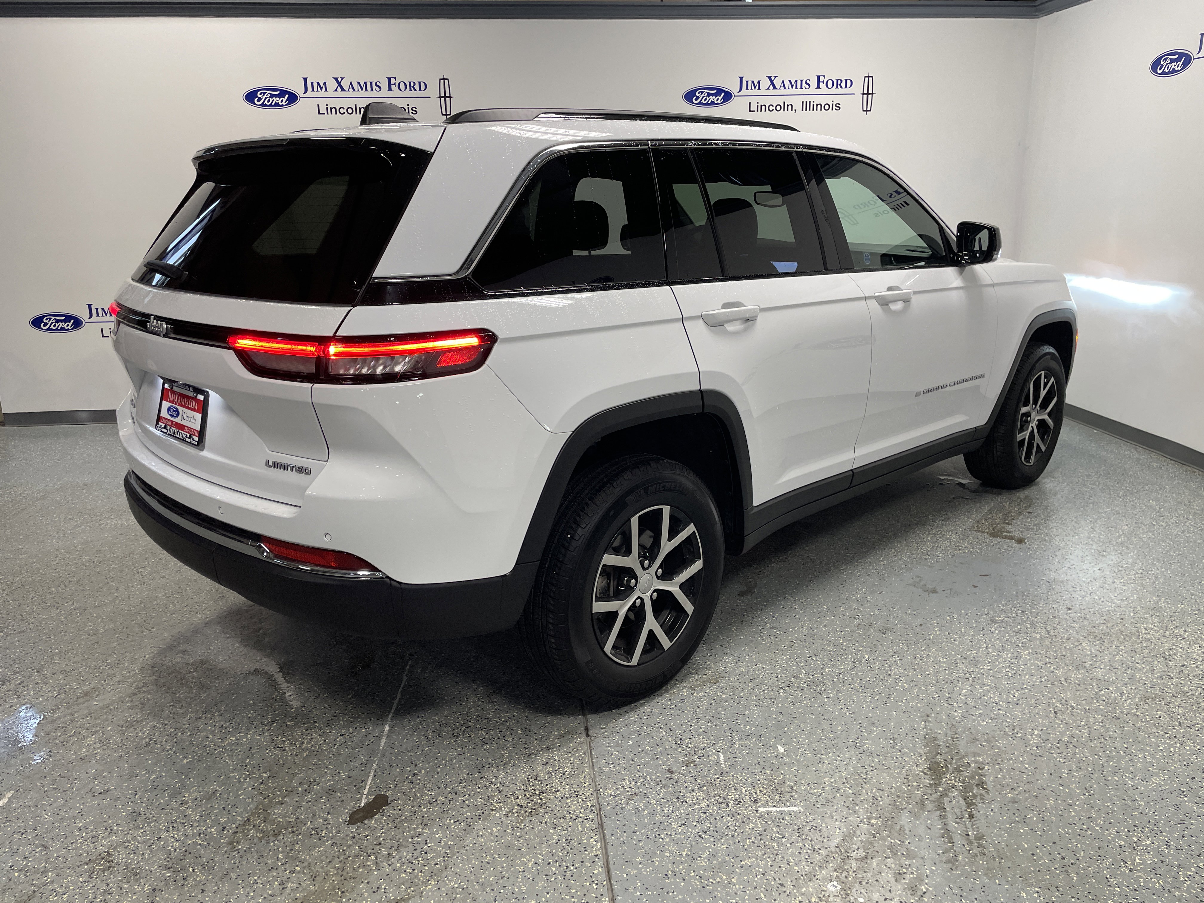 Used 2024 Jeep Grand Cherokee Limited image 6