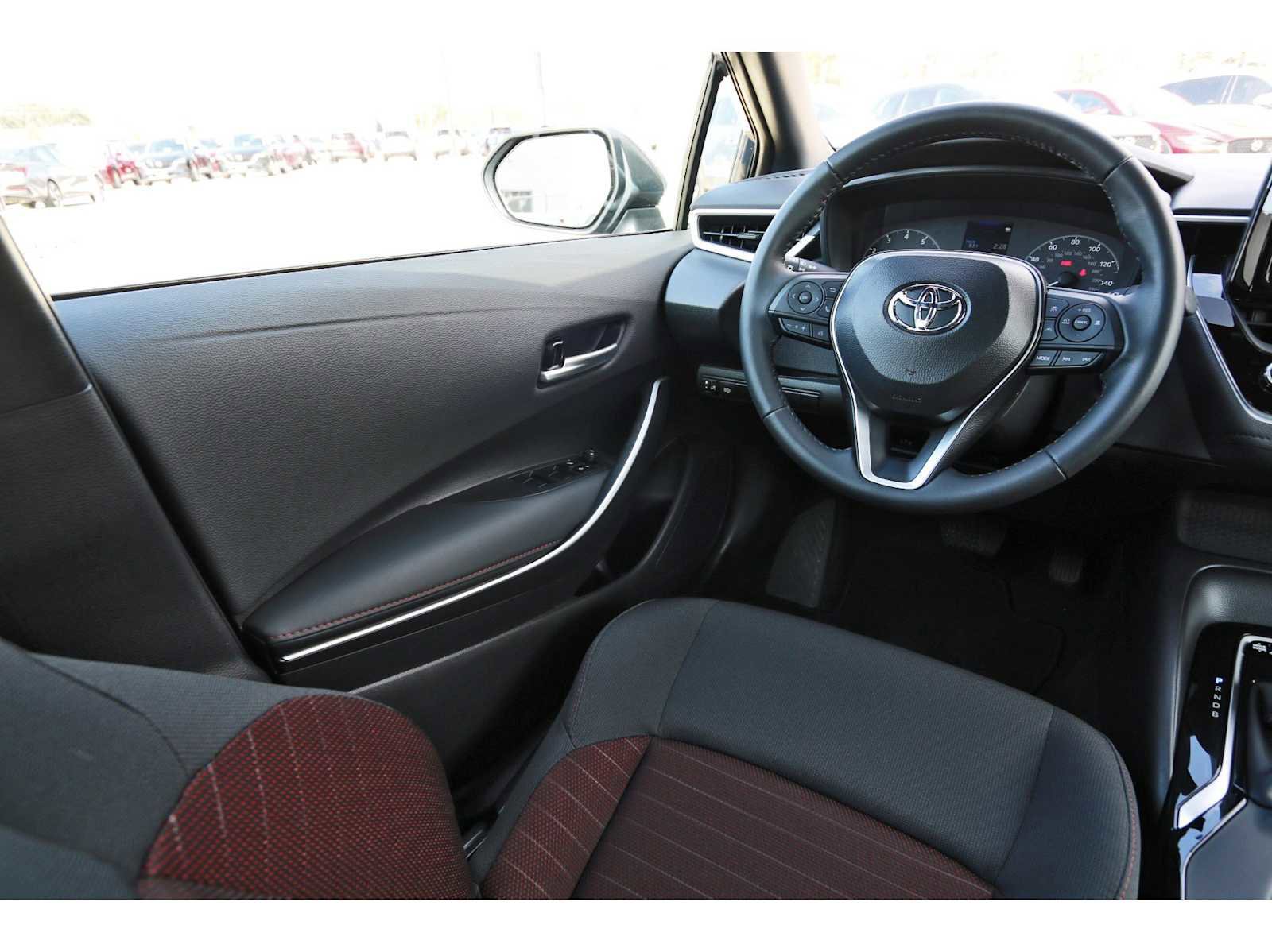 Used 2025 Toyota Corolla SE image 6