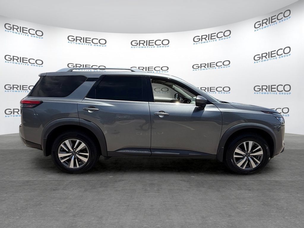 Certified 2022 Nissan Pathfinder SL w/ SL Black Package AWD/4WD image 8