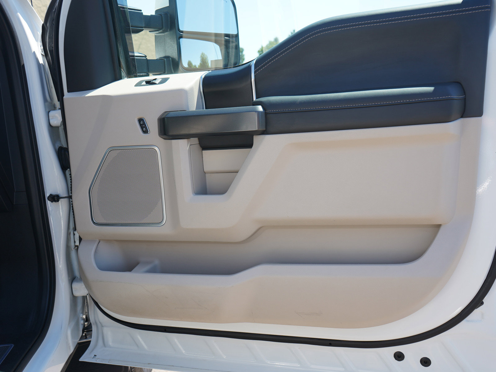 Used 2020 Ford F350 Limited AWD/4WD image 9