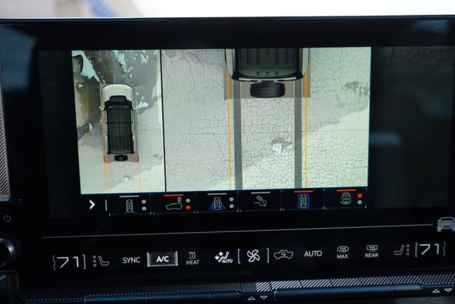 Used 2024 GMC Hummer EV 3X w/ LPO, Illumination Package image 32