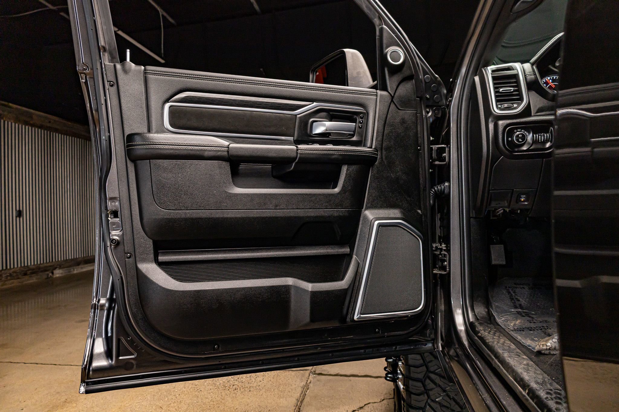 Used 2024 RAM 3500 Laramie w/ Night Edition image 30