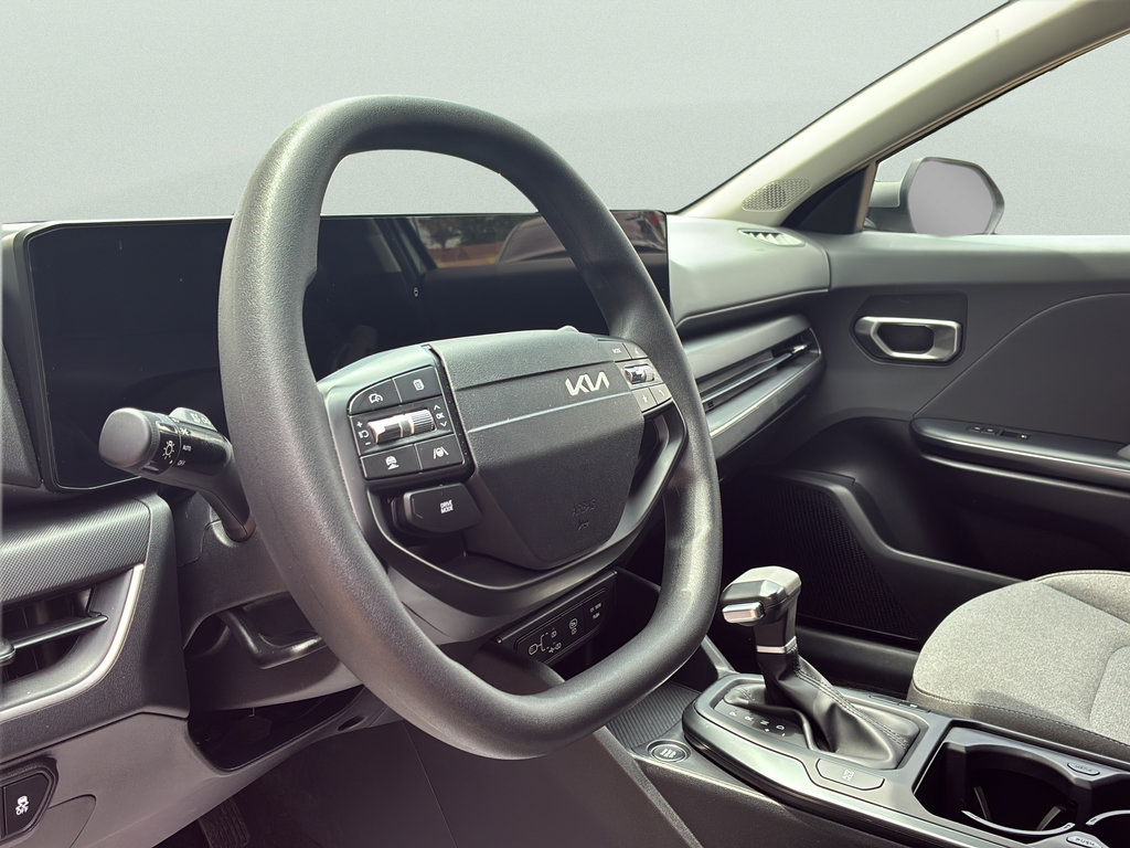 Used 2025 Kia K4 FWD image 25