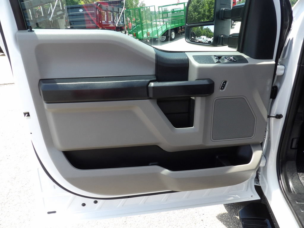 Used 2017 Ford F550 2WD Regular Cab Super Duty image 14