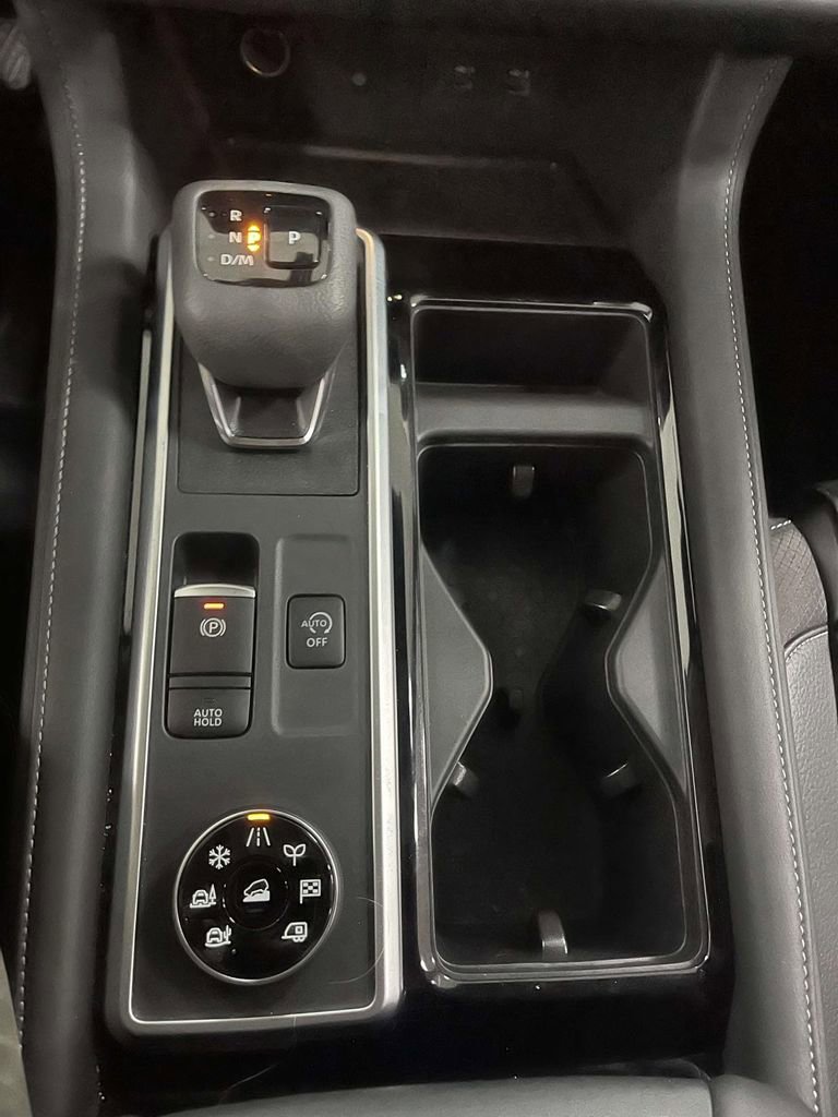 Used 2025 Nissan Pathfinder SL AWD/4WD image 21