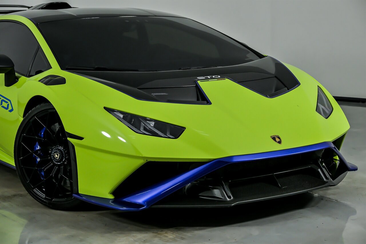 Used 2022 Lamborghini Huracan STO RWD image 3