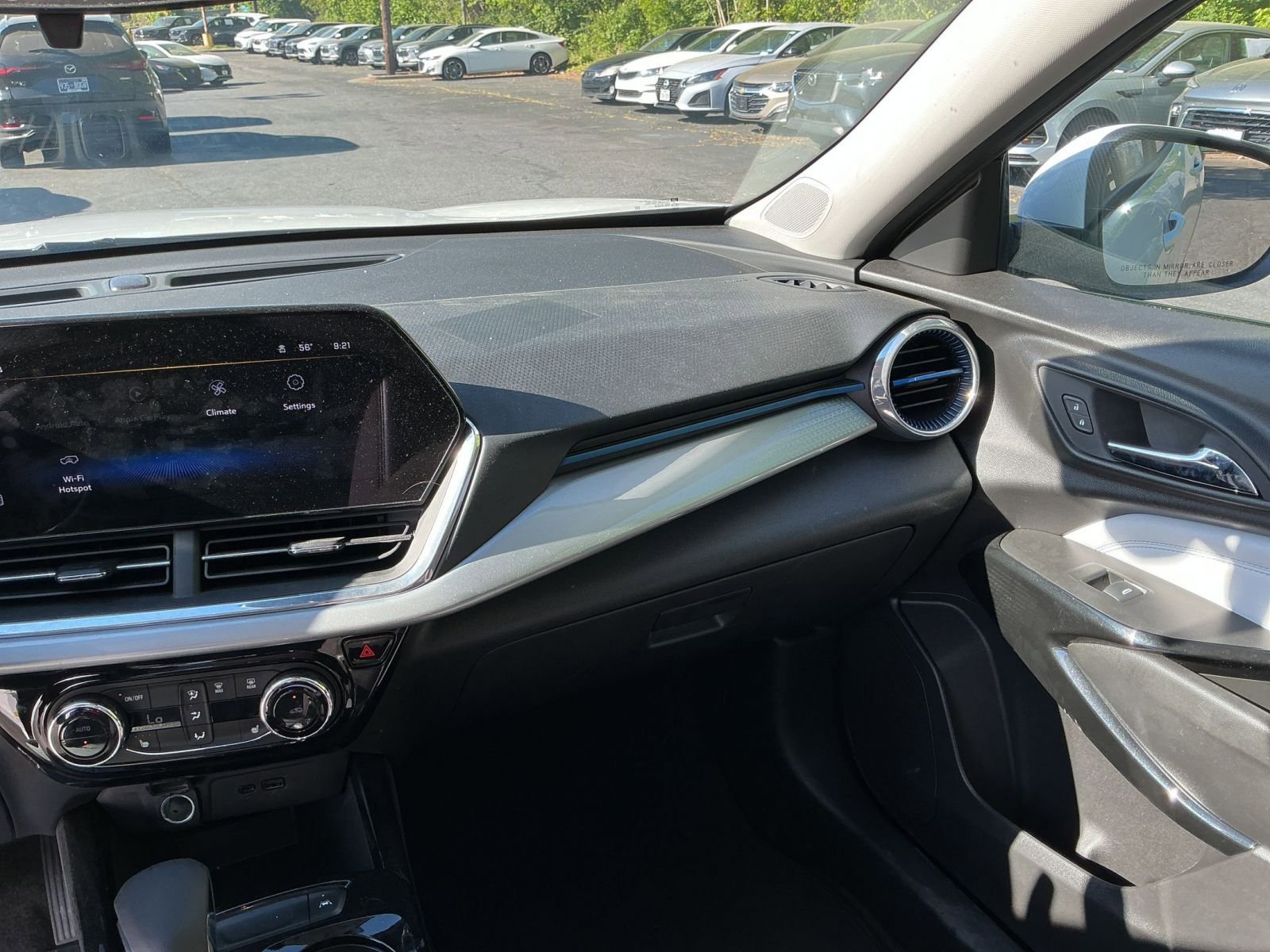 Used 2025 Chevrolet Trax LT w/ LT Convenience Package FWD image 30