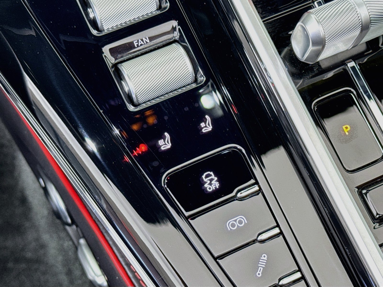Used 2026 Aston Martin V8 Vantage S RWD image 19