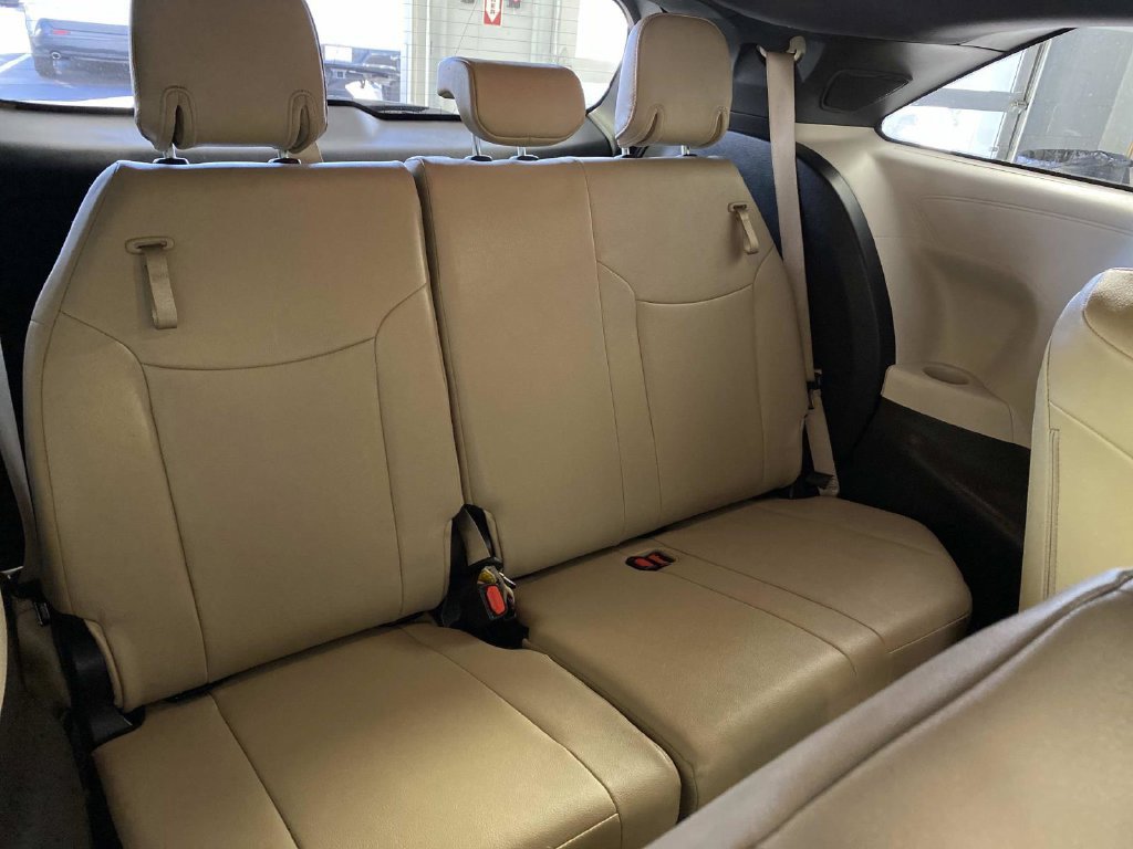 Used 2024 Toyota Sienna XLE w/ XLE Plus Package AWD/4WD image 12